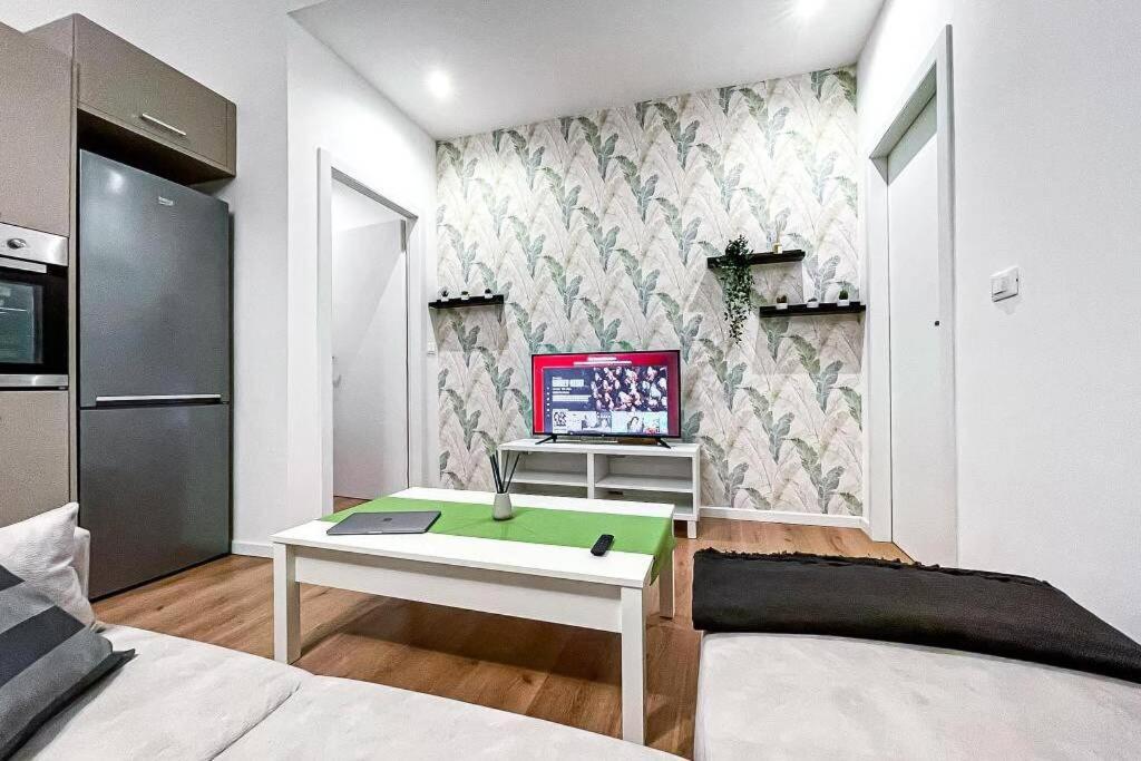 Apartamento Luxury Stazione Centrale Elegante Loft Trieste Exterior foto