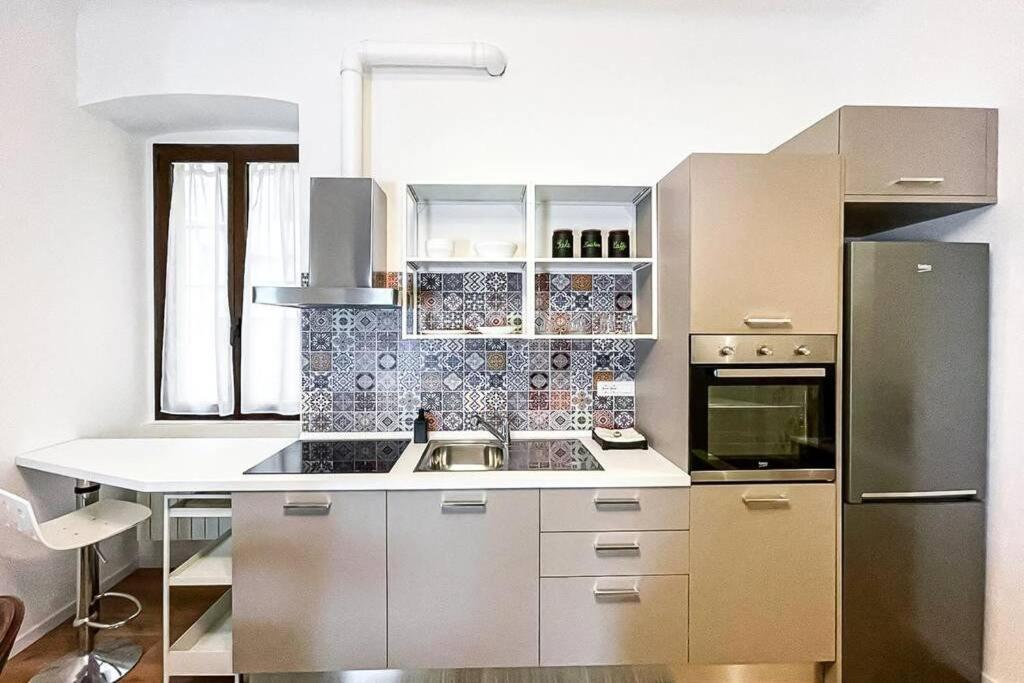 Apartamento Luxury Stazione Centrale Elegante Loft Trieste Exterior foto